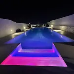 Dom wakacyjny Dear John, A Serene Escape Near Elia Ano Mera